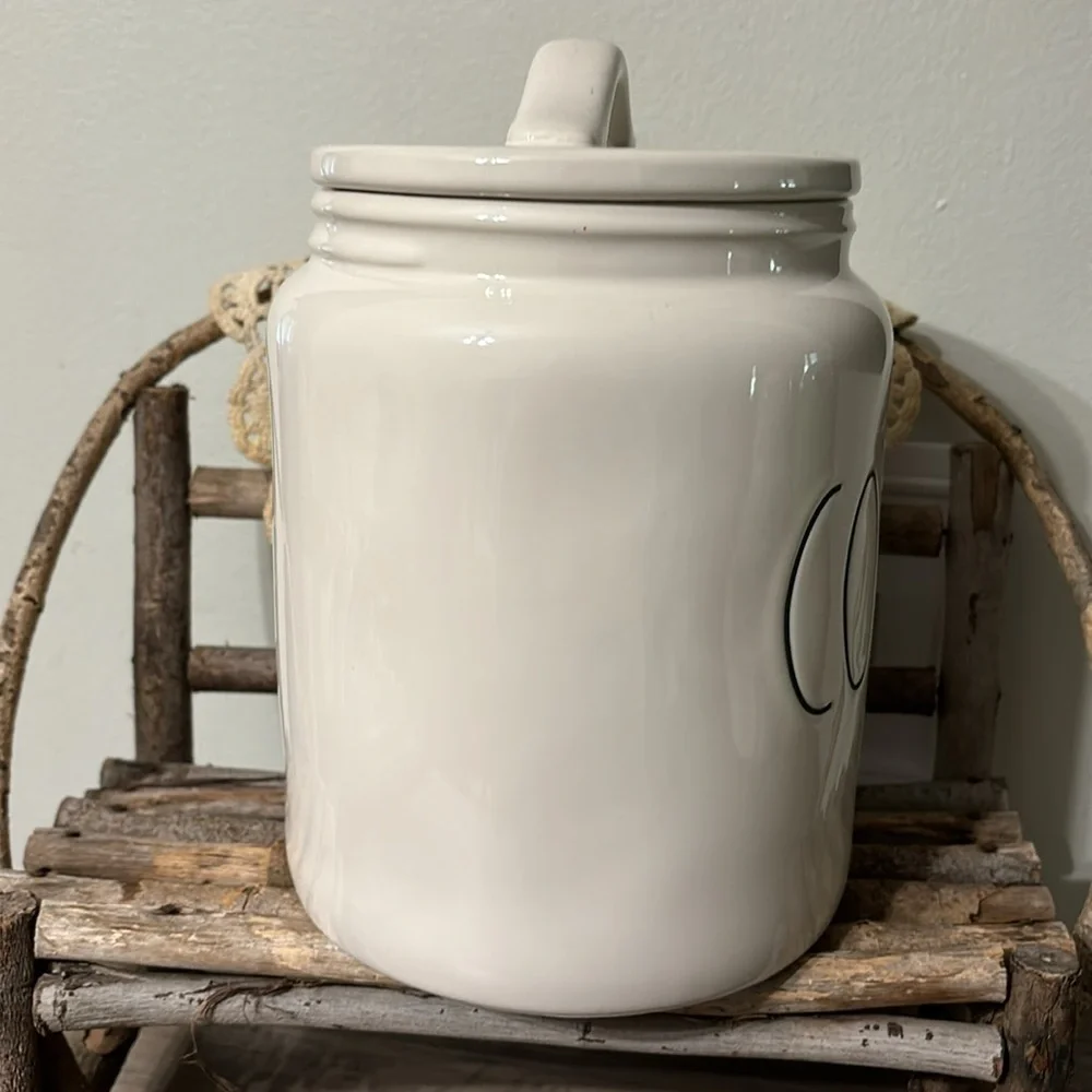 NWT RAE DUNN COAL CHUBBY CHRISTMAS CANISTER